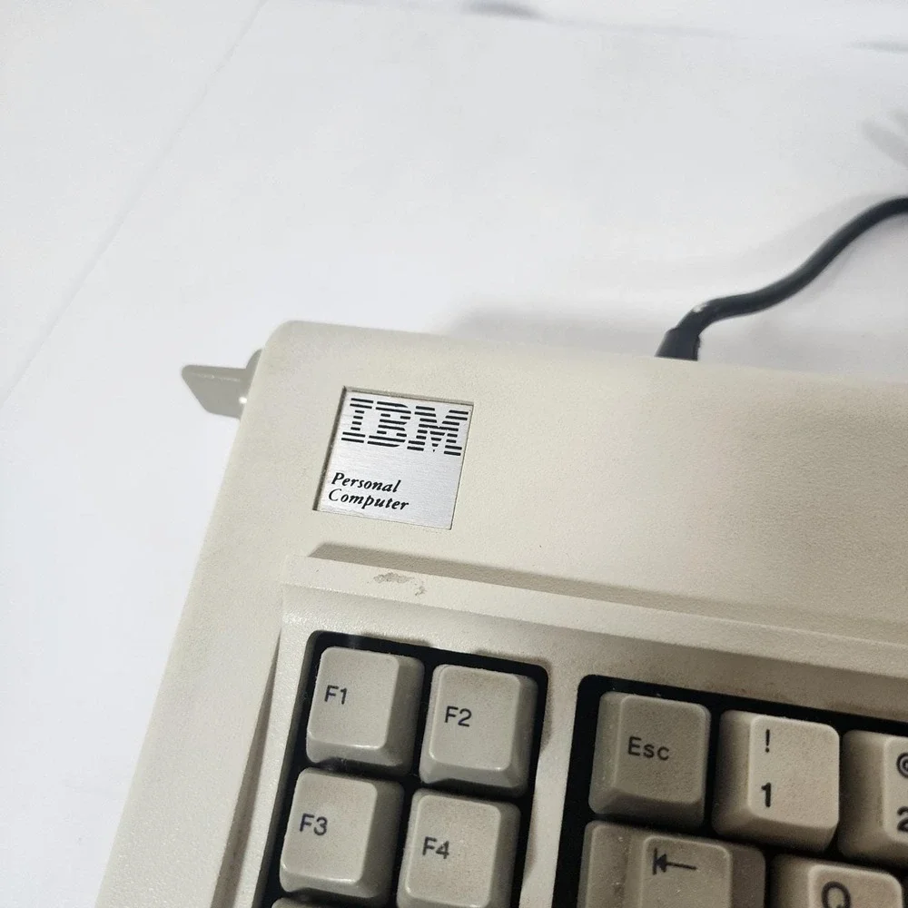 Vintage IBM XT Personal Computer Keyboard - Clicky